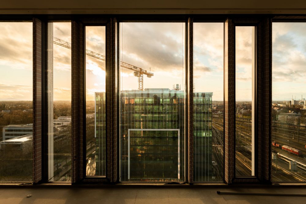 R200204-0272-HDR